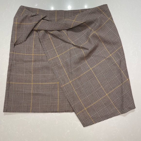 Aritzia Babaton Jethro Skirt (Size 6) - Picture 5 of 9